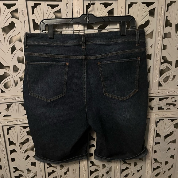 FADED GLORY DARING DARK BLUE STRETCHY PLUS SIZE DENIM BLUE JEAN SHORTS - Picture 4 of 7